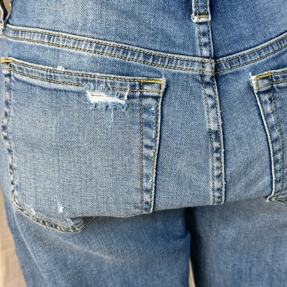 Joe’s Jeans Women’s Size‎ 28 Cuff Crop Distressed Wakley  Medium Wash Mid-Rise - Picture 5 of 11